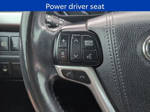Used 2019 Toyota Highlander SE w/ Carpet Mat Package (TMS) AWD/4WD image 14