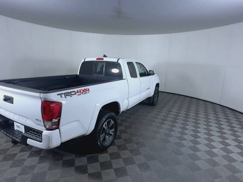 Used 2016 Toyota Tacoma TRD Sport w/ Towing Package AWD/4WD image 8