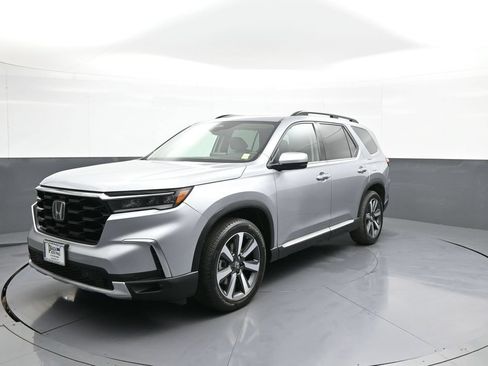 Certified 2023 Honda Pilot Touring image 1