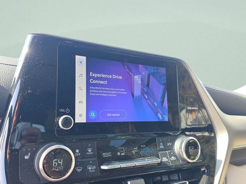 Used 2023 Toyota Highlander XLE image 27