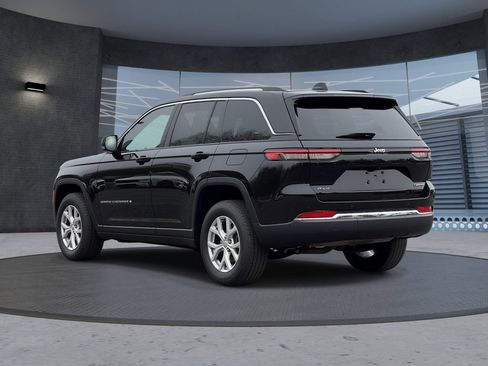 Used 2022 Jeep Grand Cherokee Limited AWD/4WD image 3
