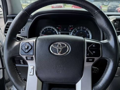 Used 2017 Toyota 4Runner SR5 AWD/4WD image 15