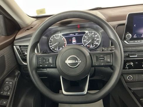 Used 2023 Nissan Rogue S image 18