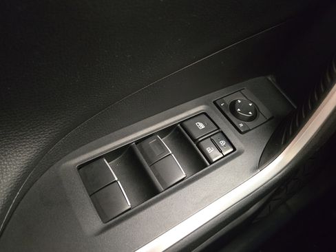 Used 2019 Toyota RAV4 Limited image 32