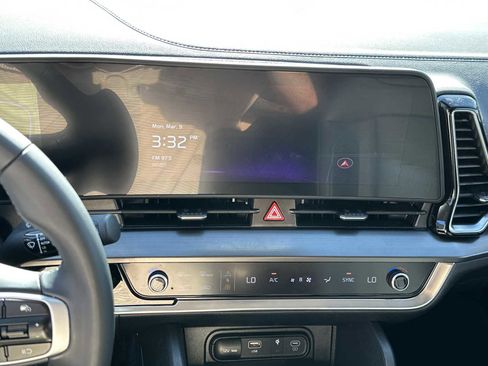 Used 2024 Kia Sportage EX image 17