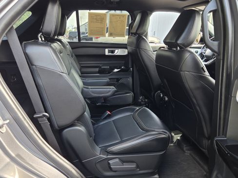 Used 2022 Ford Explorer ST w/ Equipment Group 401A AWD/4WD image 17