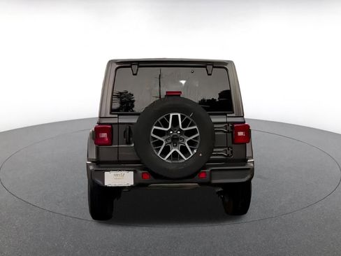 Used 2025 Jeep Wrangler Sahara image 10