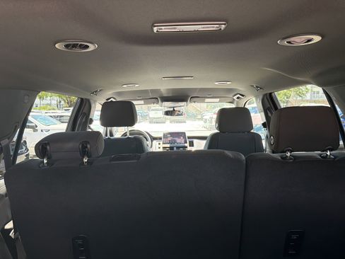 Used 2023 GMC Yukon SLE w/ Gmc Pro Safety Plus Package RWD image 18