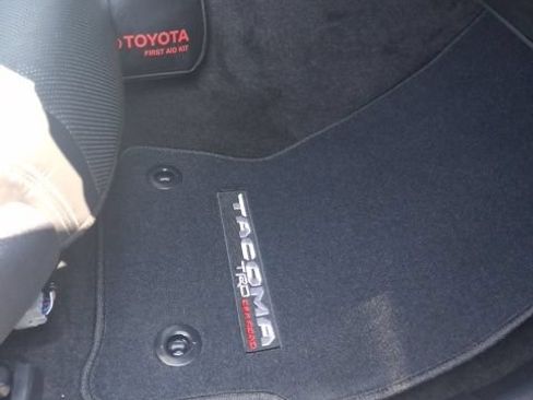 Used 2024 Toyota Tacoma TRD Off-Road w/ TRD Off Road Premium Package AWD/4WD image 28