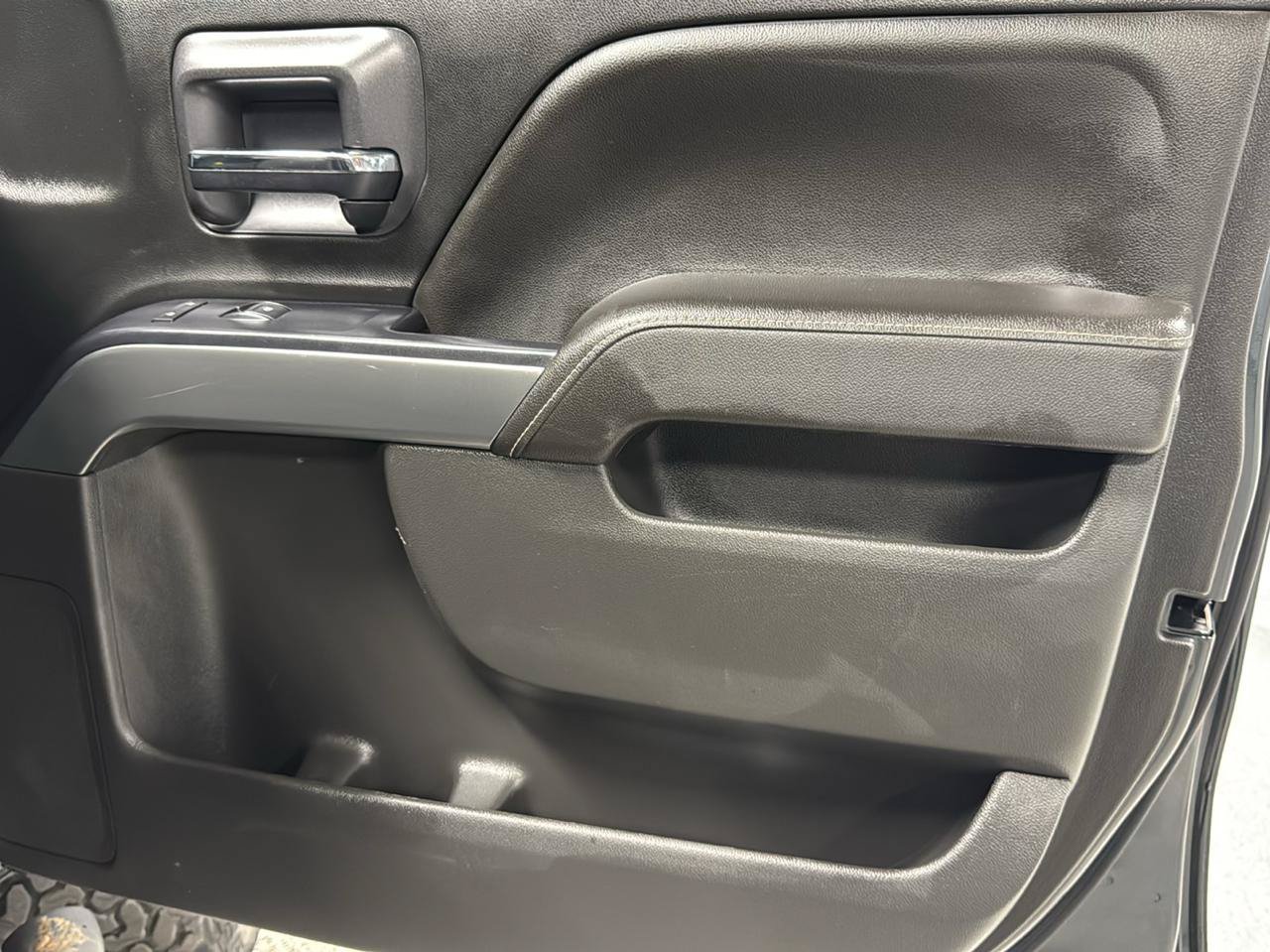 Used 2017 Chevrolet Silverado 1500 LT AWD/4WD image 12