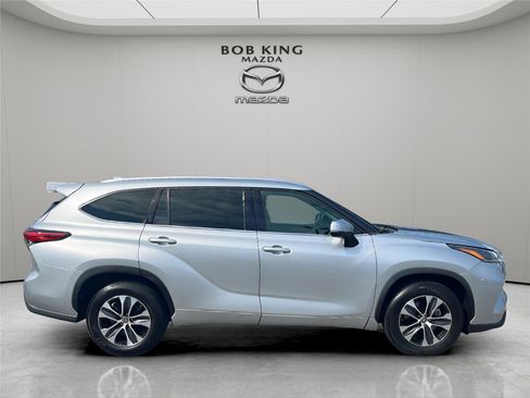 Used 2021 Toyota Highlander XLE image 6