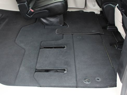 Used 2023 Chrysler Pacifica Touring-L image 39