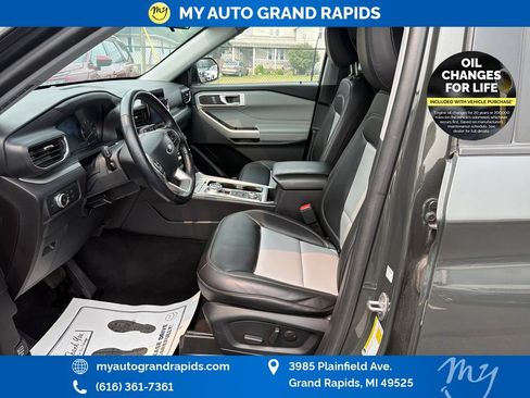 Used 2022 Ford Explorer XLT w/ Equipment Group 202A AWD/4WD image 9