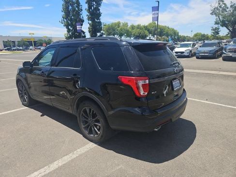 Used 2018 Ford Explorer XLT w/ Equipment Group 202A FWD image 5