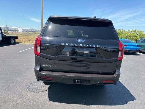 Used 2025 Ford Expedition Active image 8