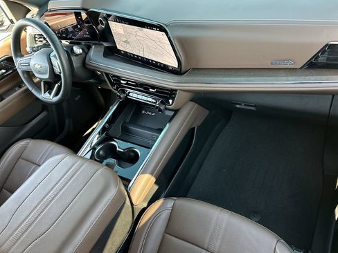 Used 2025 Chevrolet Tahoe High Country AWD/4WD image 29