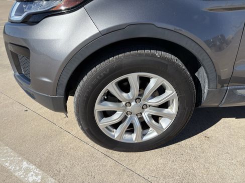 Used 2018 Land Rover Range Rover Evoque SE image 9