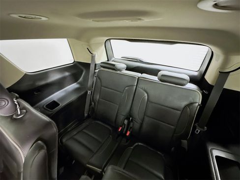 Used 2018 GMC Acadia Denali image 4