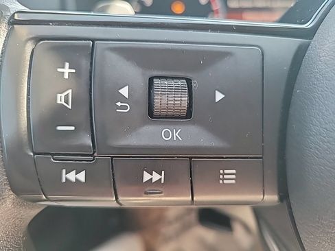Used 2021 Nissan Rogue SV AWD/4WD image 18
