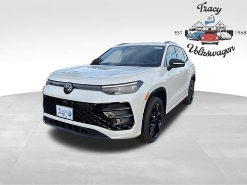 New 2026 Volkswagen Tiguan SE R-Line image 3