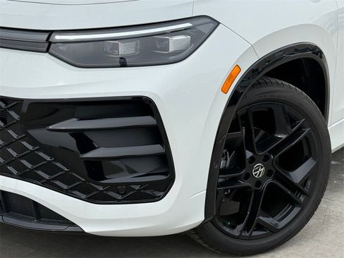 New 2026 Volkswagen Tiguan SE R-Line image 2