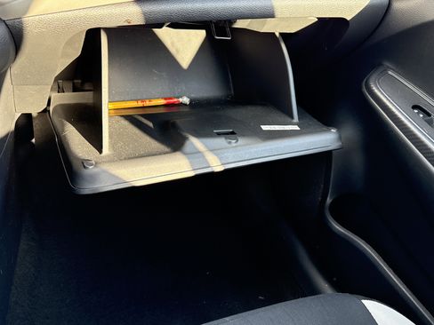 Used 2021 Nissan Versa SV image 21