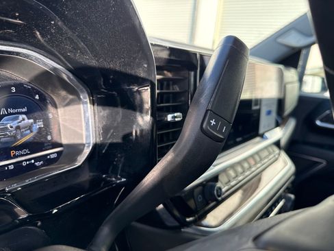 Used 2024 Chevrolet Silverado 2500 LT image 24