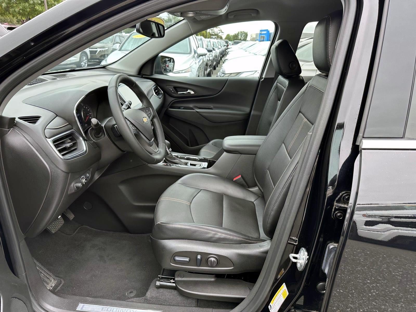 Used 2023 Chevrolet Equinox Premier AWD/4WD image 12