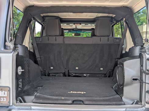 Used 2013 Jeep Wrangler Unlimited Sahara w/ Connectivity Group AWD/4WD image 18