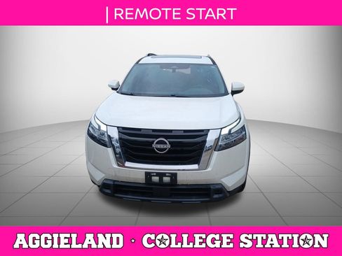 Used 2022 Nissan Pathfinder SV w/ SV Premium Package FWD image 5