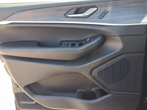 Used 2024 Jeep Grand Cherokee Limited image 19