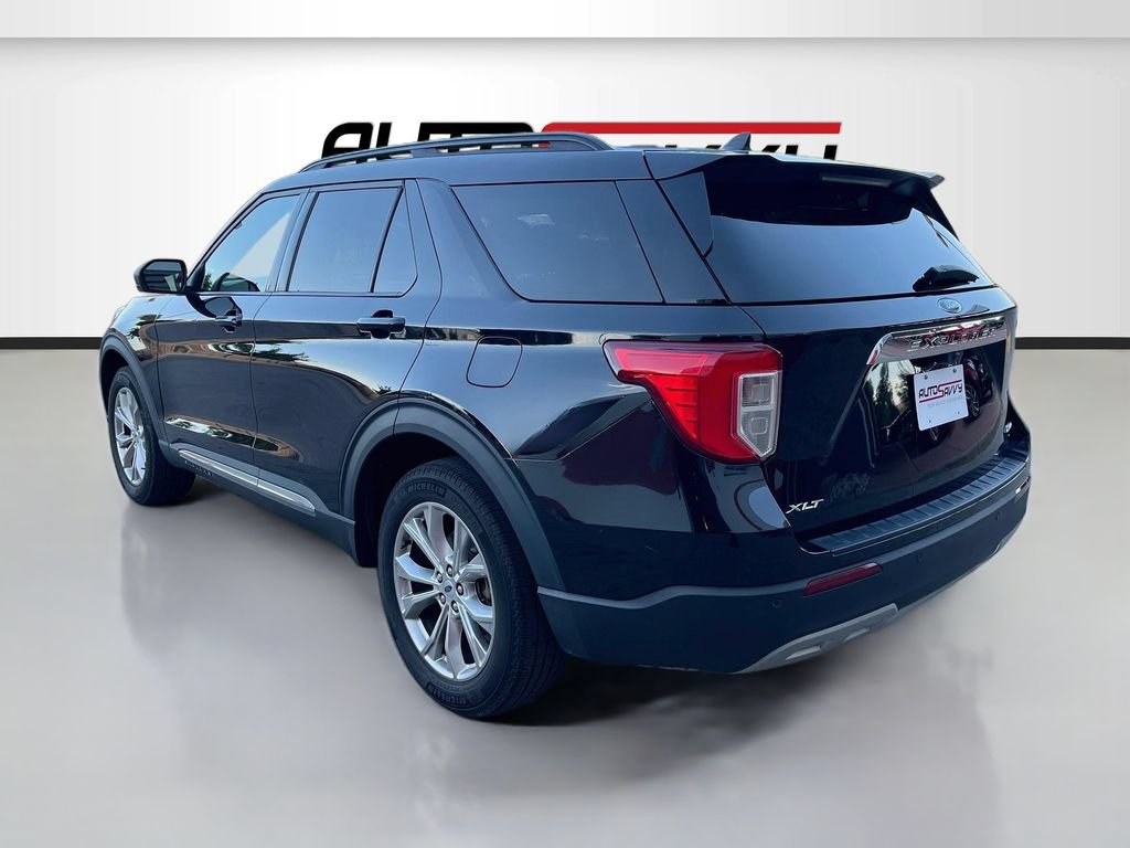 Used 2024 Ford Explorer XLT w/ Equipment Group 202A AWD/4WD image 5