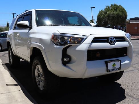 Used 2022 Toyota 4Runner SR5 AWD/4WD image 18