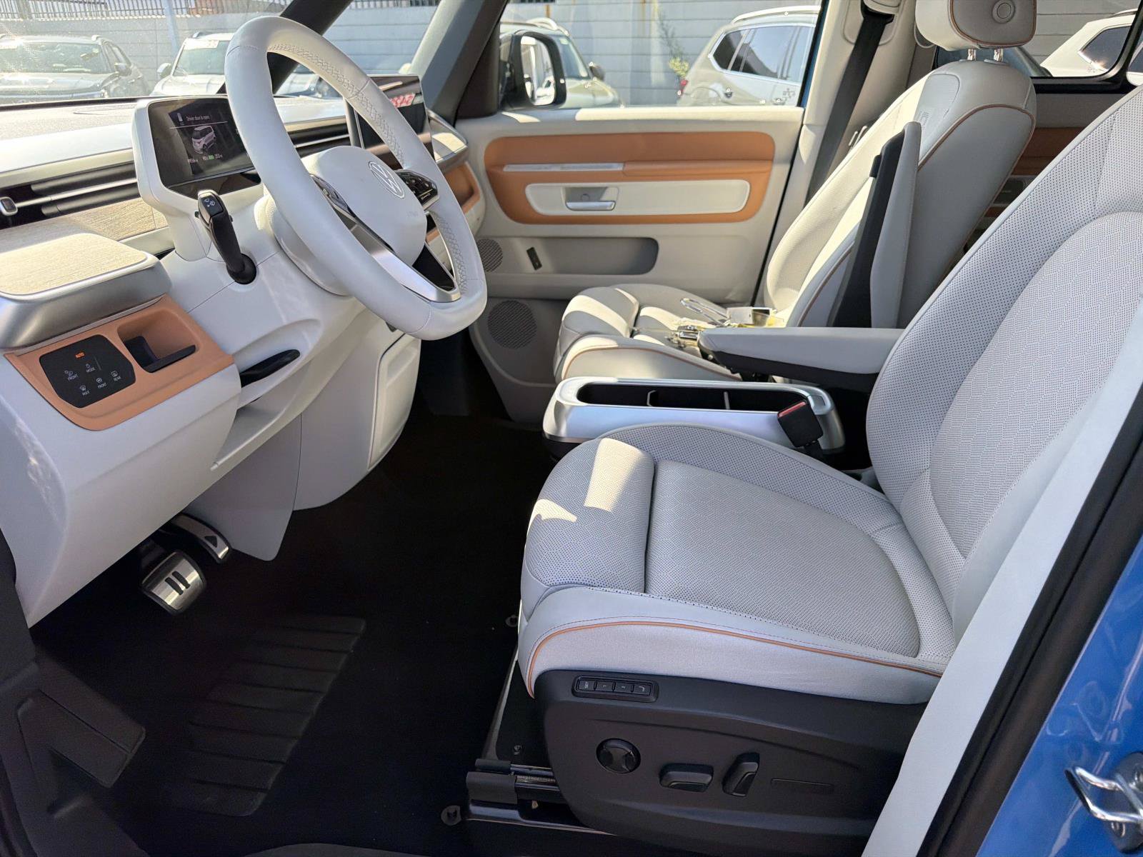 Certified 2025 Volkswagen ID. Buzz Pro S Plus AWD/4WD image 15