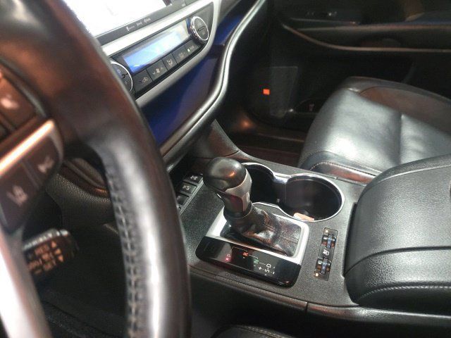 Used 2019 Toyota Highlander Limited Platinum AWD/4WD image 25