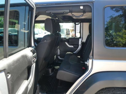 Used 2013 Jeep Wrangler Unlimited Rubicon w/ Connectivity Group AWD/4WD image 27