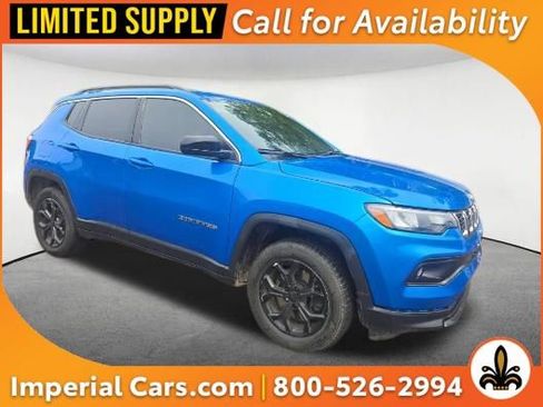 Used 2024 Jeep Compass Latitude AWD/4WD image 1