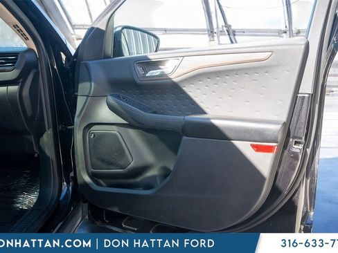 Used 2020 Ford Escape Titanium image 25