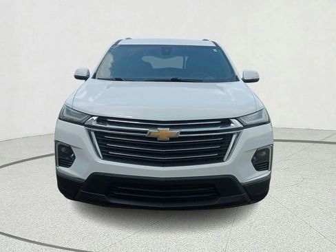 Used 2023 Chevrolet Traverse LT FWD image 2