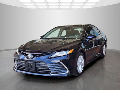 Used 2023 Toyota Camry LE image 9