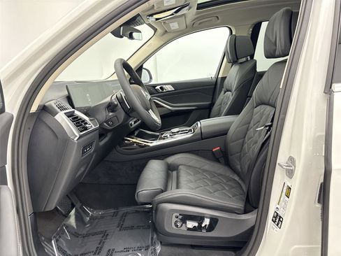 New 2026 BMW X7 xDrive40i w/ Premium Package image 25