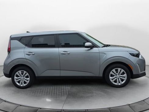 Used 2023 Kia Soul LX FWD image 6