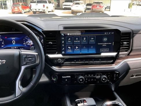 Used 2025 Chevrolet Silverado 1500 LT Trail Boss w/ Convenience Package II image 6