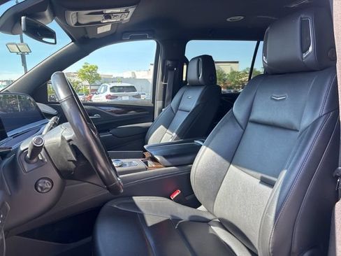 Used 2024 Cadillac Escalade ESV Luxury w/ LPO, Floor Liner Package AWD/4WD image 5