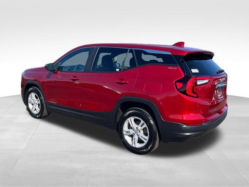 Used 2024 GMC Terrain SLE FWD image 3