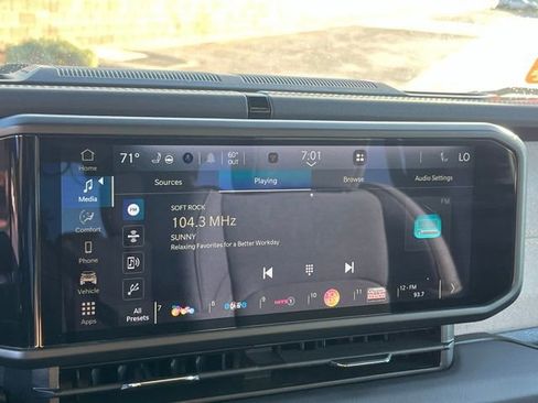 Used 2025 Jeep Wrangler Unlimited Sahara w/ Safety Group image 19