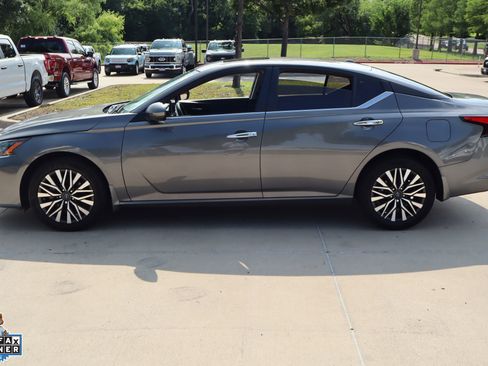 Used 2024 Nissan Altima 2.5 SV w/ SV Premium Package AWD/4WD image 7