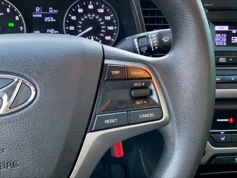 Used 2018 Hyundai Elantra SE FWD image 24