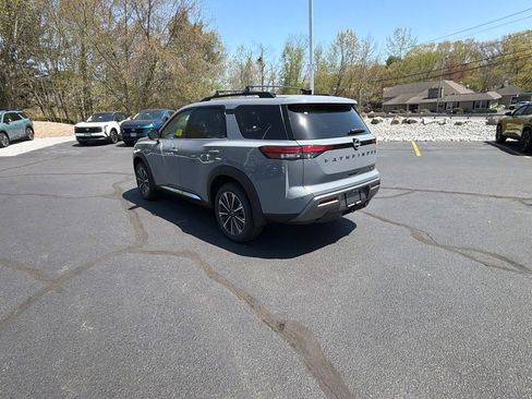 New 2026 Nissan Pathfinder Platinum AWD/4WD image 3