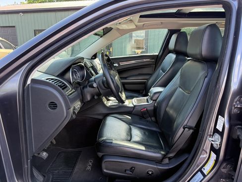 Used 2016 Chrysler 300 C RWD image 2